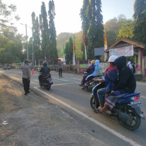 Cegah Gangguan Kamtibmas, Polsek Maluk Laksanakan Patroli Rawan Pagi di Sekitar SMPN 1 Maluk