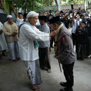 Silaturahmi ke Ponpes Al-Hamidy Banyuanyar, Kapolri: Tanpa Dukungan Ulama Pekerjaan Kami Sangat Berat