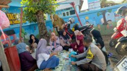 meningkatkan kesadaran masyarakat akan bahaya Tindak Pidana Perdagangan Orang (TPPO), Bhabinkamtibmas Kelurahan Bugis, melakukan sosialisasi