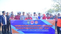 Polres Bima Kota Laksanakan Gotong Royong di Areal Pasar Amahami Dukung Program “KOTA BIMA BISA”