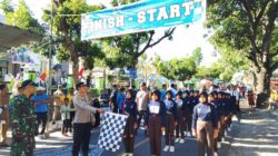 Personel Polsek Bayan Laksanakan Pengamanan Gerak Jalan Tingkat SMP se-Kecamatan Bayan