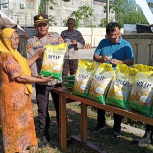 Polsek Dompu Gelar Gerakan Pangan Murah Polri, 100 Sak Beras Habis dalam Waktu Singkat