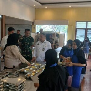 Kemenkopolhukam Tinjau Dapur MBG Gerimax Indah di Narmada