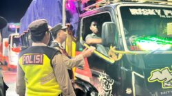 Cegah Kriminalitas, Polsek Poto Tano Intensifkan pengecekan Kendaraan di Pelabuhan