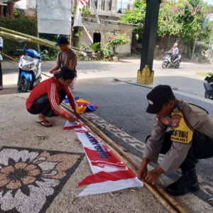 Bhabinkamtibmas Desa Lendang Ara Gencarkan Edukasi dan Ajak Warga Semarakkan HUT RI ke-80