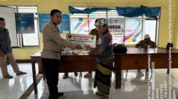 Bhabinkamtibmas Desa Janapria AIPDA Lalu Suharta Kawal Penyaluran BLT-DD di Desa Janapria