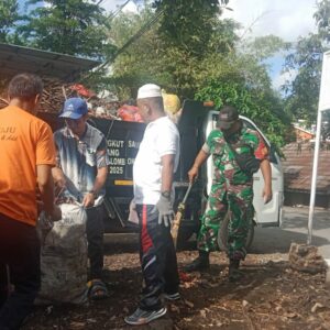 Sinergi Babinsa dan Warga Wujudkan Lingkungan Bersih