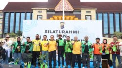 Perkuat Silaturahmi, Polisi dan Ojol Olahraga hingga Makan Bersama di Polda Riau