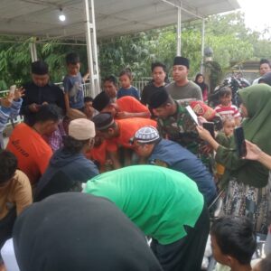 Sunat Massal di Lingsar Meriahkan Peringatan Maulid Nabi