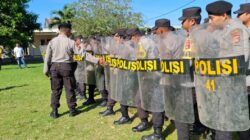 Personel Polres Sumbawa Barat melaksanakan pelatihan pengendalian massa