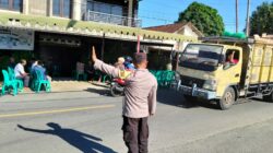 BHABINKAMTIBMAS DESA SETELUK TENGAH BANTU PENGAMANAN DAN PELAYANAN DI RUMAH DUKA WARGA BINAAN