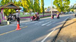 Hadir di Tengah Masyarakat, Polsek Maluk Tertibkan Lalu Lintas Pagi