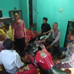 BHABINKAMTIBMAS MEDIASI PERCEKCOKAN WARGA SECARA KEKELUARGAAN DI DESA RANGGO