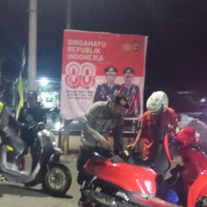 Polsek Maluk Gencarkan Patroli Dialogis di Desa Pasir Putih, Warga Diimbau Waspadai Investasi Bodong dan Penipuan Online