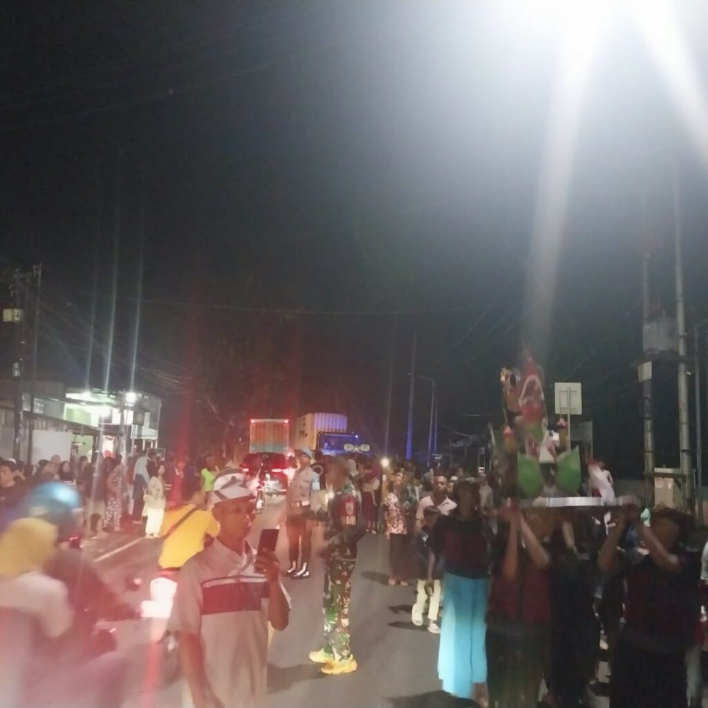 Babinsa dan Warga Kompak Amankan Tradisi Jaran Kamput di Labuapi