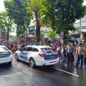Operasi Mandalika Rinjani 2025, Polisi All Out Kawal Parade Rider di Taman Sangkareang