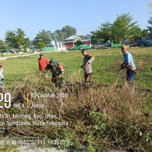 Menciptakan Lingkungan Bersih: Warga Utan Gelar Jum’at Bersih di Taman