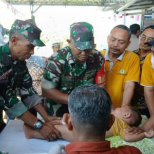 TNI dan Relawan Gelar Sunat Massal di Langko Sambut HUT TNI ke-80