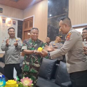 TNI–Polri Kompak Rayakan HUT TNI ke-80 di Makodim Mataram