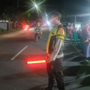 Bhabinkamtibmas Desa Tapir Amankan Jalannya Acara Adat Barodak, Wujudkan Situasi Aman dan Nyaman