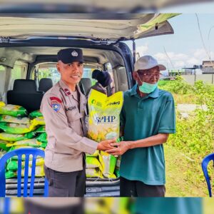 Polres Dompu melalui Sat Binmas melaksanakan Gerakan Pangan Murah (GPM) Polri bersamaan dengan Penanaman Jagung Serentak Kuartal IV Tahun 2025, Rabu (08/10/2025) di Lingkungan Sawete Barat, Kelurahan Bali, Kecamatan Dompu