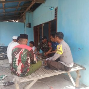 BHABINKAMTIBMAS DESA JAMBU POLSEK PAJO POLRES DOMPU LAKUKAN PENGGALANGAN SIMPATISAN KEPALA DESA PASCA PENAHANAN OLEH KEJARI DOMPU