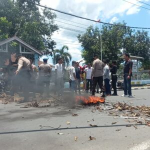 Situasi Kondusif, Polsek Woja Berhasil Amankan Aksi Blokir Jalan di Kandai Dua