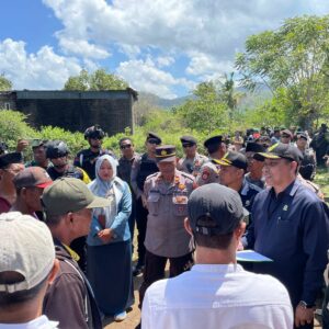 Eksekusi Lahan 6 Hektare di Hu’u Ricuh, Pelaku Pembacokan Dievakuasi Lewat Laut