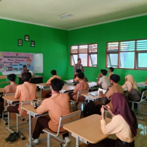 Polsek Sekotong Menyapa Sekolah, Cegah Bullying dan Pernikahan Dini