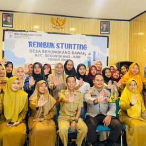 Bhabinkamtibmas Desa Sekongkang Bawah Hadiri Rembuk Stunting sebagai Bentuk Dukungan Pencegahan Stunting di Tingkat Desa