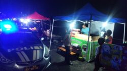 Tingkatkan Kewaspadaan Malam Hari, Polsek Labuhan Badas Rutinkan Patroli Blue Light di lokasi keramaian 