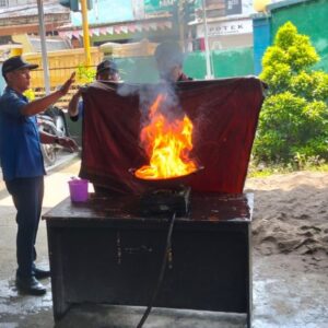 Babinsa Bengkel Dukung Pelatihan Warga dalam Cegah Kebakaran Rumah Tangga