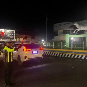 SAT LANTAS POLRES DOMPU GELAR BLUE LIGHT PATROL DAN STRONG POINT MALAM, CIPTAKAN LALU LINTAS AMAN DAN KONDUSIF