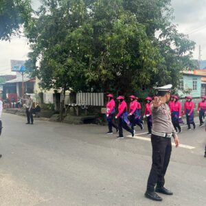 PENGAMANAN LOMBA GERAK JALAN TEPAT WAKTU DALAM RANGKA HARLAH KABUPATEN SUMBAWA BARAT KE-22
