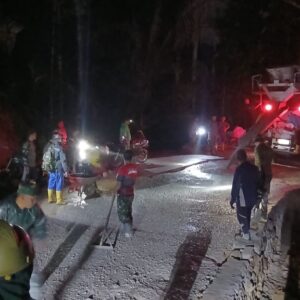 Pembangunan Jalan TMMD 1606 Mataram Dikebut Meski Diguyur Hujan