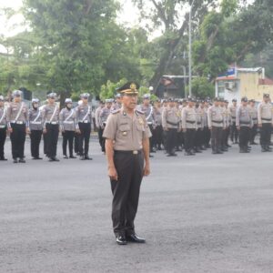 Polres Loteng Gelar Upacara Korps Raport Kenaikan Pangkat Pengabdian.