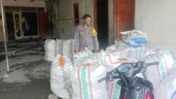 Bhabinkamtibmas Dampingi Petani Beleka agar Jagung Lolos Serap BULOG