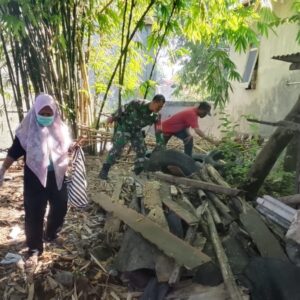 Sinergi Babinsa, Puskesmas, dan Warga Lawan DBD di Pejeruk Timur