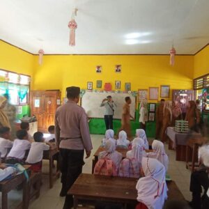 Pastikan Penyaluran MBG Berjalan Lancar dan Tepat Sasaran Polsek Bolo Laksanakan Pengamanan dan Pengawalan