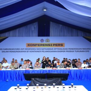 Kapolri Hadiri Pengungkapan 87 Kontainer Pelanggaran Ekspor Produk Turunan CPO