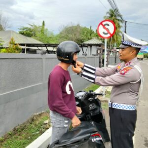 Personel Satlantas Polres Bima Kota Laksanakan Rawan Sore, Berikan Teguran dan Imbauan Keselamatan