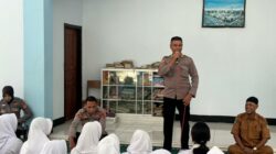 Sosialisasi Penerimaan Siswa Baru SMA Kemala Taruna Bhayangkara oleh Bag SDM Polres Bima Kota di SMPN 1 Kota Bima
