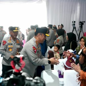 Wakapolri Berikan Santunan dan Bakti Sosial Kepada Warga Sekitar SMA Kemala Taruna Bhayangkara Bogor