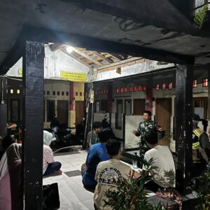 Pendekatan Humanis Babinsa Jaga Ketertiban Dua Lingkungan