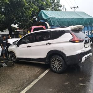 Truk Banting Stir Hindari Dump Truck, Satu Penumpang Expander Tewas di Lopok
