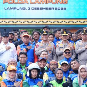 Polri Perkuat Kemitraan dengan Ojek Online: Polda Lampung Gelar Bakti Sosial dan kesehatan pada Apel Ojol Kamtibmas Nasional 2025