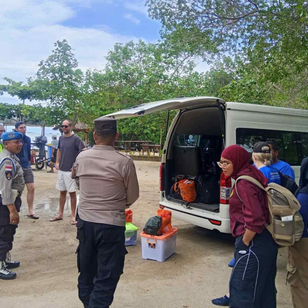 Patroli Dialogis Polsek Sekotong Sasar Wisatawan Pesisir Pantai