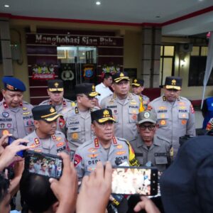 Wakapolri Tinjau Penanganan Pascabencana di Tapanuli Tengah, Fokus Pembukaan Akses dan Bantuan Dasar Warga