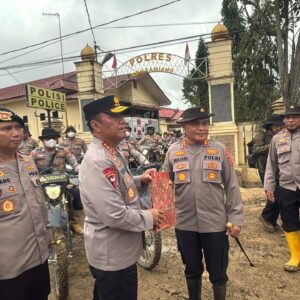 Wakapolri Tinjau Penanganan Dampak Bencana di Aceh Tamiang, Ratusan Kendaraan dan Personel Disiapkan