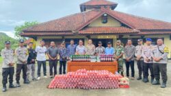 [17:33, 11/29/2025] bang dayat humaz: Kegiatan bakti sosial Polda NTB yang dirangkaikan dengan pendampingan pembagian Sisa Hasil Usaha (SHU) Koperasi Salonong Bukit Lestari berlangsung sukses pada hari Senin (17/11) di halaman Kantor Bupati Sumbawa. Acara ini dihadiri oleh 3.403 anggota koperasi yang berasal dari 29 desa di 5 kecamatan wilayah pertambangan.   Hadir dalam kegiatan tersebut Kapolda NTB Irjen Pol Hadi Gunawan, S.H., S.I.K., Gubernur NTB H. Lalu Muhammad labal, serta perwakilan Kementerian ESDM yang diwakili oleh Komjen Pol Yudhiawan, S.I.K., S.H., M.H., M.Si. Acara juga dikuti secara daring oleh BP Taskin Budiman Sujatmiko, dan turut dihadiri oleh para pimpinan daerah, para Kapolda dari beberapa provinsi, serta para stakeholder dari berbagai wilayah.   Melalui kegiatan bakti sosial… [17:51, 11/29/2025] bang dayat part 2: Up policetube [17:59, 11/29/2025] bang fikru 2: Amplifikasi Polres Dompu:  Instagram:   Facebook: https://www.facebook.com/share/v/17XH9Hr4gA/?mibextid=wwXIfr  Tiktok: https://vt.tiktok.com/ZSfCqbuDK/  Youtube: https://youtu.be/y23waA22oRU?si=JuB1e88P0eem7va1 [18:00, 11/29/2025] bang dayat part 2: Ig? [18:00, 11/29/2025] bang fikru 2: Masih otw bang [18:02, 11/29/2025] bang dayat part 2: https://youtu.be/y23waA22oRU?si=JuB1e88P0eem7va1 [18:02, 11/29/2025] bang dayat part 2: Tambah ini [18:15, 11/29/2025] ecclesia: https://policetu.be/watch/NJ9OfBsOJo3773TNFXHp [18:15, 11/29/2025] ecclesia: itu Police Tube nya [18:27, 11/29/2025] bang fikru 48: https://www.instagram.com/reel/DRovGkakUmx/?igsh=ZWpkcXM0OGd1aGp0 [18:28, 11/29/2025] bang fikru 2: Amplifikasi Polres Dompu:  Instagram: https://www.instagram.com/reel/DRovGkakUmx/?igsh=ZWpkcXM0OGd1aGp0   Facebook: https://www.facebook.com/share/v/17XH9Hr4gA/?mibextid=wwXIfr  Tiktok: https://vt.tiktok.com/ZSfCqbuDK/  Youtube: https://youtu.be/y23waA22oRU?si=JuB1e88P0eem7va1  Policetube: https://policetu.be/watch/NJ9OfBsOJo3773TNFXHp [18:28, 11/29/2025] bang fikru 2: Ini bang paket komplit @bang dayat part 2 @bang dayat humaz [19:23, 11/29/2025] bang defan humas: BHABINKAMTIBMAS DESA HU’U LAKUKAN PEMANTAUAN LAHAN JAGUNG, DUKUNG PROGRAM KETAHANAN PANGAN NASIONAL  Dompu – Bhabinkamtibmas Desa Hu’u Polsek Hu’u AIPDA M. Husnin melaksanakan kegiatan pemantauan warga binaan di lahan pertanian jagung bertempat di Dusun Cangga, Desa Hu’u, pada Sabtu, 29 November 2025 sekitar pukul 09.20 Wita.  Pada giat tersebut, AIPDA M. Husnin menyambangi para petani yang tengah melakukan aktivitas penanaman jagung di lahan milik Bapak Salahudin dengan luas sekitar 3 hektar, yang saat ini ditanami benih jagung ADV JAGO sesuai pola tanam Kuartal I Tahun 2025.  Selain melakukan pemantauan, Bhabinkamtibmas juga memberikan motivasi dan semangat kepada para petani agar terus meningkatkan produktivitas sebagai bagian dari mendukung Program Ketah… [19:33, 11/29/2025] bang defan humas: PERANG TERBUKA TERHADAP MIRAS! POLSEK PEKAT MUSNAHKAN BARANG BUKTI DALAM JUMLAH BESAR